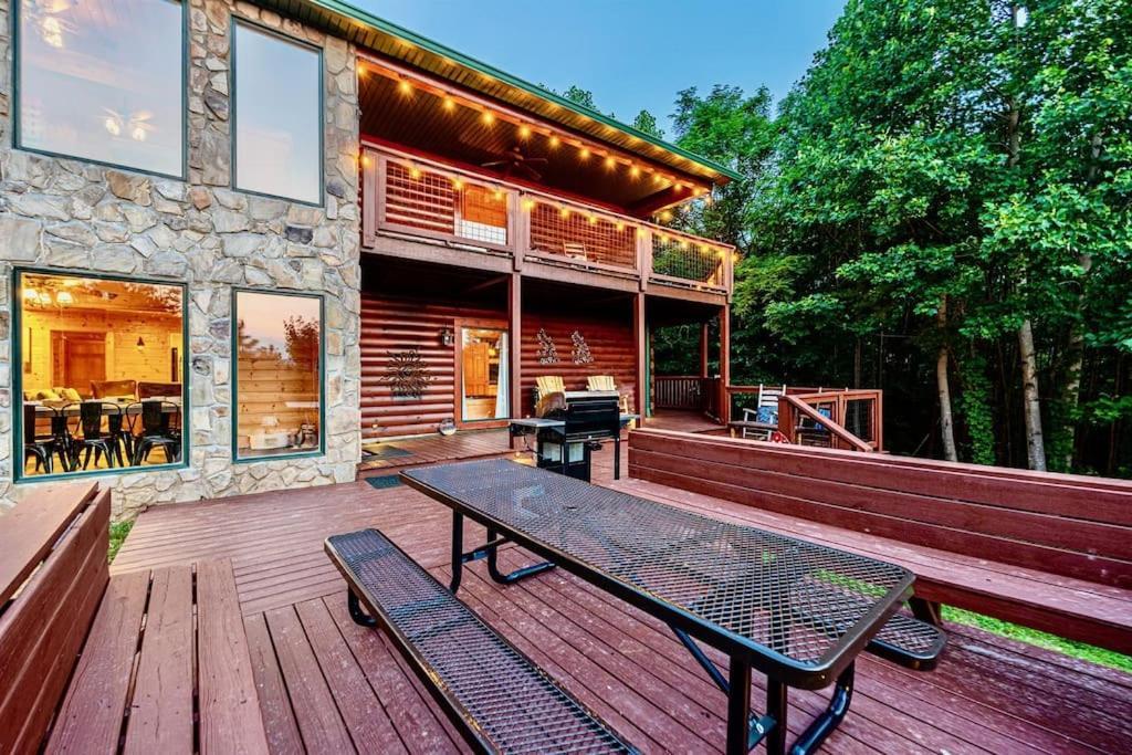 Panorama Mountain View Cabin, Less Than 10 Miles From Gatlinburg And Dollywood, Dog Friendly, 6 Bedrooms Sleeps 17, Fire Pit, Hottub, Washer Dryer, Fully Loaded Kitchen, Gameroom With A Tv, Pool Table, Arcade, Air Hockey, And Foosball Севьервилл Экстерьер фото