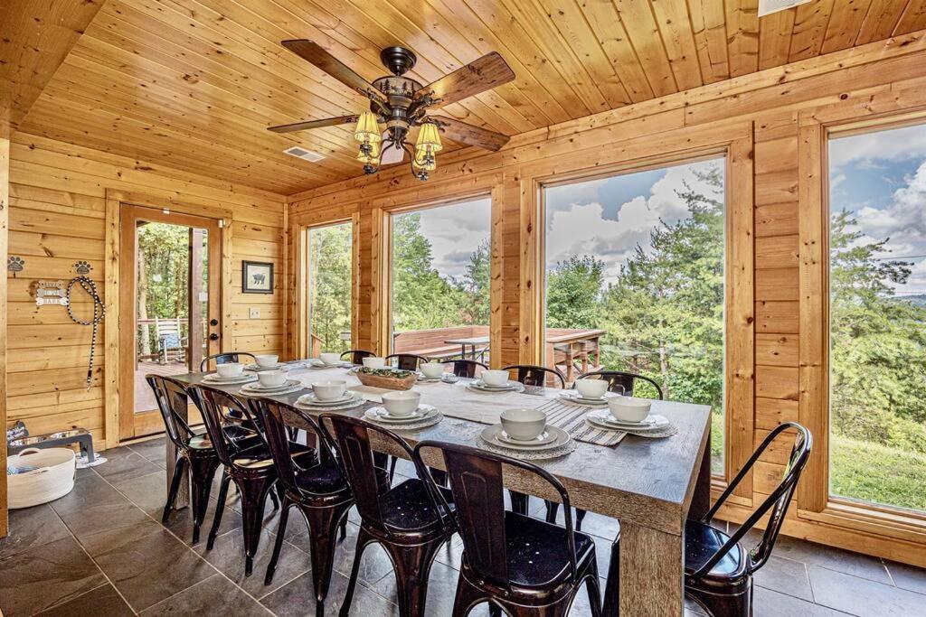 Panorama Mountain View Cabin, Less Than 10 Miles From Gatlinburg And Dollywood, Dog Friendly, 6 Bedrooms Sleeps 17, Fire Pit, Hottub, Washer Dryer, Fully Loaded Kitchen, Gameroom With A Tv, Pool Table, Arcade, Air Hockey, And Foosball Севьервилл Экстерьер фото