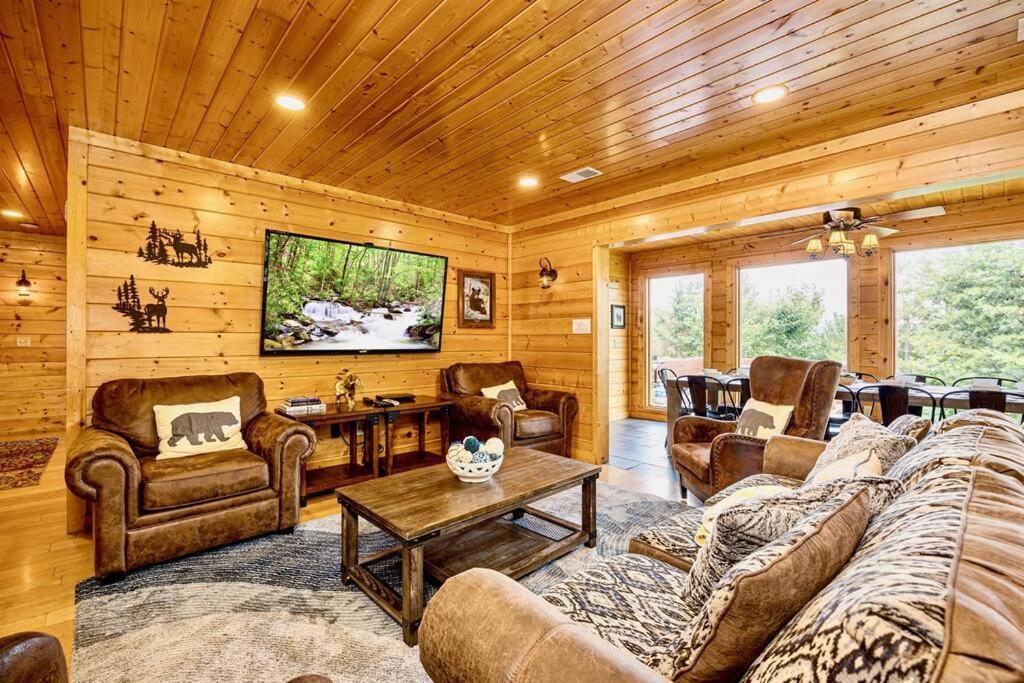 Panorama Mountain View Cabin, Less Than 10 Miles From Gatlinburg And Dollywood, Dog Friendly, 6 Bedrooms Sleeps 17, Fire Pit, Hottub, Washer Dryer, Fully Loaded Kitchen, Gameroom With A Tv, Pool Table, Arcade, Air Hockey, And Foosball Севьервилл Экстерьер фото