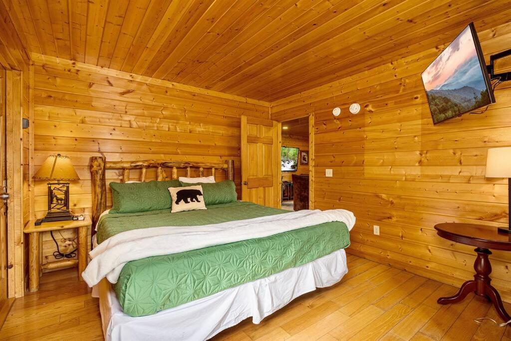 Panorama Mountain View Cabin, Less Than 10 Miles From Gatlinburg And Dollywood, Dog Friendly, 6 Bedrooms Sleeps 17, Fire Pit, Hottub, Washer Dryer, Fully Loaded Kitchen, Gameroom With A Tv, Pool Table, Arcade, Air Hockey, And Foosball Севьервилл Экстерьер фото