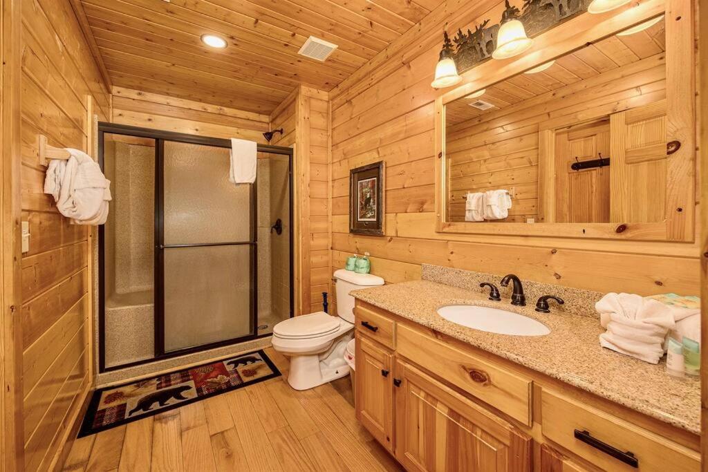 Panorama Mountain View Cabin, Less Than 10 Miles From Gatlinburg And Dollywood, Dog Friendly, 6 Bedrooms Sleeps 17, Fire Pit, Hottub, Washer Dryer, Fully Loaded Kitchen, Gameroom With A Tv, Pool Table, Arcade, Air Hockey, And Foosball Севьервилл Экстерьер фото
