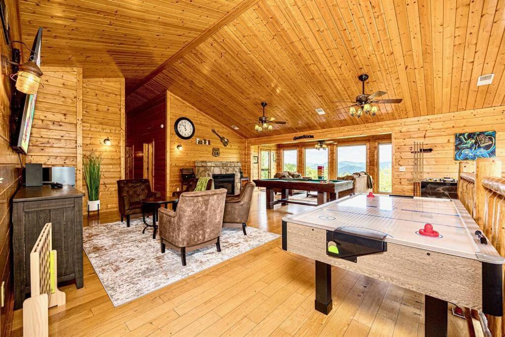 Panorama Mountain View Cabin, Less Than 10 Miles From Gatlinburg And Dollywood, Dog Friendly, 6 Bedrooms Sleeps 17, Fire Pit, Hottub, Washer Dryer, Fully Loaded Kitchen, Gameroom With A Tv, Pool Table, Arcade, Air Hockey, And Foosball Севьервилл Экстерьер фото