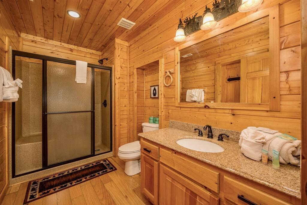 Panorama Mountain View Cabin, Less Than 10 Miles From Gatlinburg And Dollywood, Dog Friendly, 6 Bedrooms Sleeps 17, Fire Pit, Hottub, Washer Dryer, Fully Loaded Kitchen, Gameroom With A Tv, Pool Table, Arcade, Air Hockey, And Foosball Севьервилл Экстерьер фото