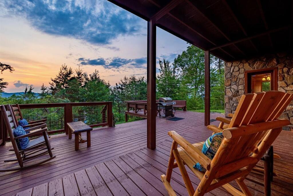 Panorama Mountain View Cabin, Less Than 10 Miles From Gatlinburg And Dollywood, Dog Friendly, 6 Bedrooms Sleeps 17, Fire Pit, Hottub, Washer Dryer, Fully Loaded Kitchen, Gameroom With A Tv, Pool Table, Arcade, Air Hockey, And Foosball Севьервилл Экстерьер фото
