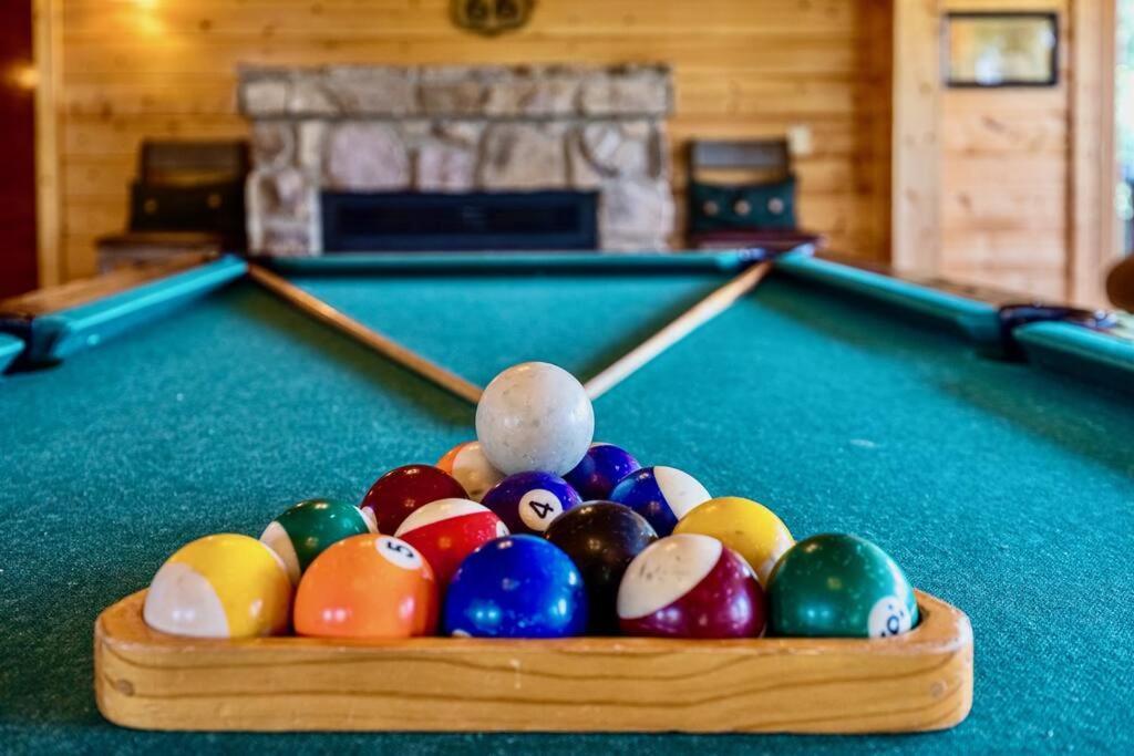Panorama Mountain View Cabin, Less Than 10 Miles From Gatlinburg And Dollywood, Dog Friendly, 6 Bedrooms Sleeps 17, Fire Pit, Hottub, Washer Dryer, Fully Loaded Kitchen, Gameroom With A Tv, Pool Table, Arcade, Air Hockey, And Foosball Севьервилл Экстерьер фото