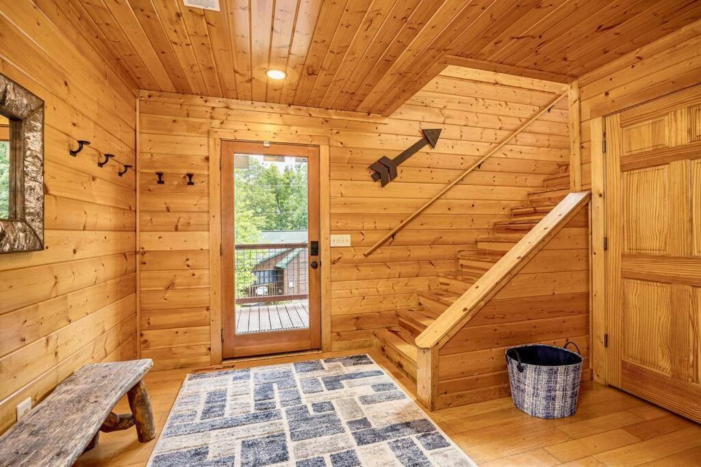 Panorama Mountain View Cabin, Less Than 10 Miles From Gatlinburg And Dollywood, Dog Friendly, 6 Bedrooms Sleeps 17, Fire Pit, Hottub, Washer Dryer, Fully Loaded Kitchen, Gameroom With A Tv, Pool Table, Arcade, Air Hockey, And Foosball Севьервилл Экстерьер фото