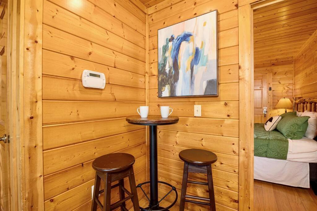 Panorama Mountain View Cabin, Less Than 10 Miles From Gatlinburg And Dollywood, Dog Friendly, 6 Bedrooms Sleeps 17, Fire Pit, Hottub, Washer Dryer, Fully Loaded Kitchen, Gameroom With A Tv, Pool Table, Arcade, Air Hockey, And Foosball Севьервилл Экстерьер фото
