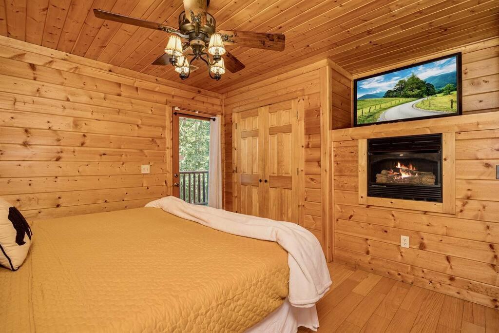 Panorama Mountain View Cabin, Less Than 10 Miles From Gatlinburg And Dollywood, Dog Friendly, 6 Bedrooms Sleeps 17, Fire Pit, Hottub, Washer Dryer, Fully Loaded Kitchen, Gameroom With A Tv, Pool Table, Arcade, Air Hockey, And Foosball Севьервилл Экстерьер фото