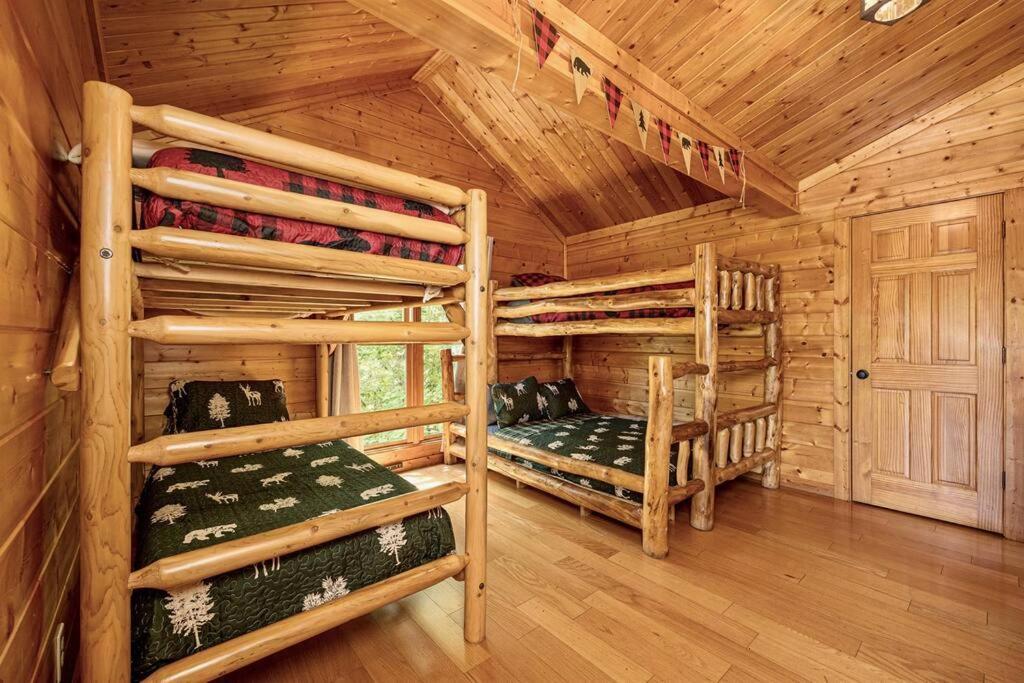Panorama Mountain View Cabin, Less Than 10 Miles From Gatlinburg And Dollywood, Dog Friendly, 6 Bedrooms Sleeps 17, Fire Pit, Hottub, Washer Dryer, Fully Loaded Kitchen, Gameroom With A Tv, Pool Table, Arcade, Air Hockey, And Foosball Севьервилл Экстерьер фото