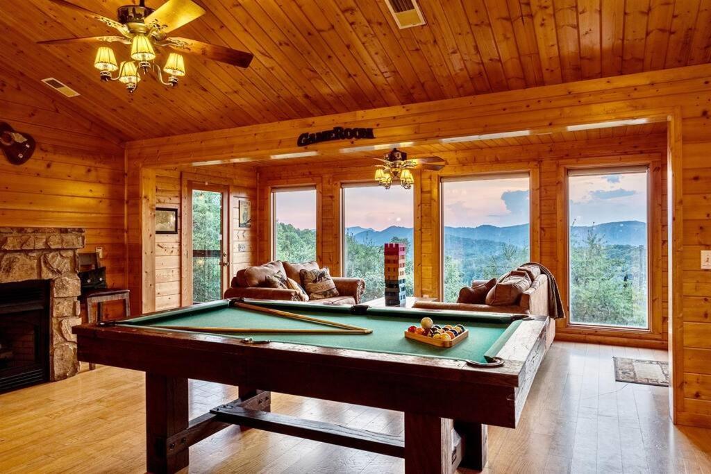 Panorama Mountain View Cabin, Less Than 10 Miles From Gatlinburg And Dollywood, Dog Friendly, 6 Bedrooms Sleeps 17, Fire Pit, Hottub, Washer Dryer, Fully Loaded Kitchen, Gameroom With A Tv, Pool Table, Arcade, Air Hockey, And Foosball Севьервилл Экстерьер фото