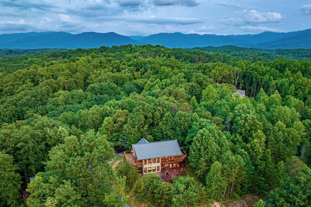 Panorama Mountain View Cabin, Less Than 10 Miles From Gatlinburg And Dollywood, Dog Friendly, 6 Bedrooms Sleeps 17, Fire Pit, Hottub, Washer Dryer, Fully Loaded Kitchen, Gameroom With A Tv, Pool Table, Arcade, Air Hockey, And Foosball Севьервилл Экстерьер фото