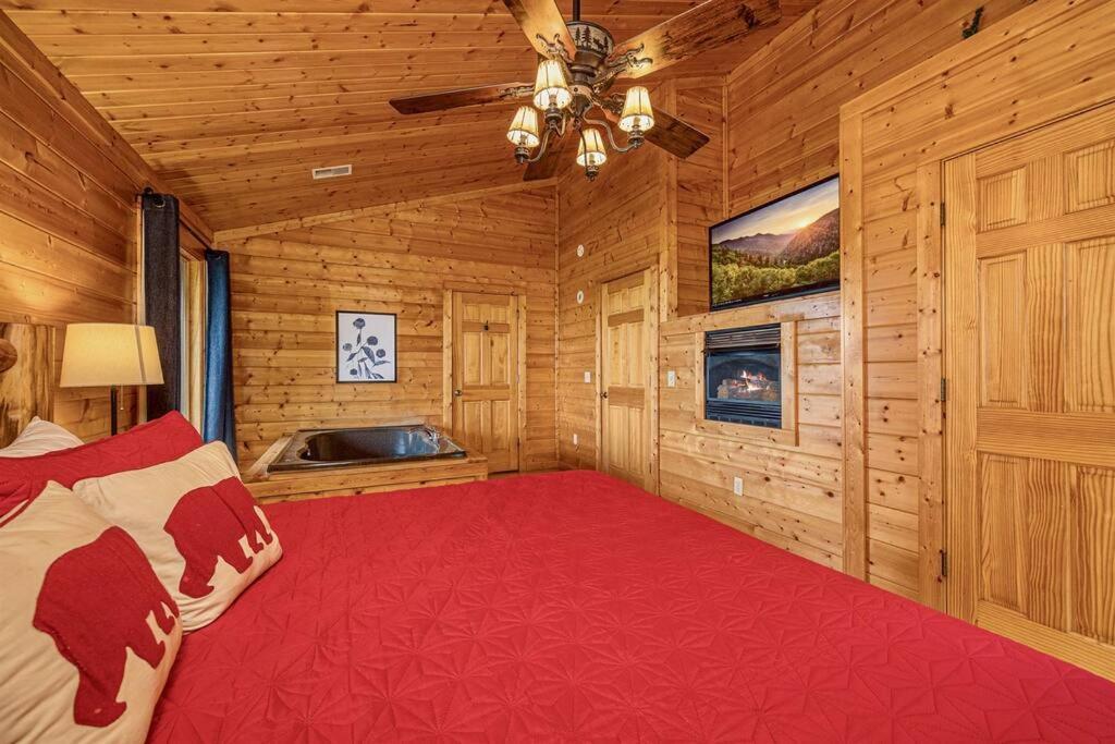 Panorama Mountain View Cabin, Less Than 10 Miles From Gatlinburg And Dollywood, Dog Friendly, 6 Bedrooms Sleeps 17, Fire Pit, Hottub, Washer Dryer, Fully Loaded Kitchen, Gameroom With A Tv, Pool Table, Arcade, Air Hockey, And Foosball Севьервилл Экстерьер фото